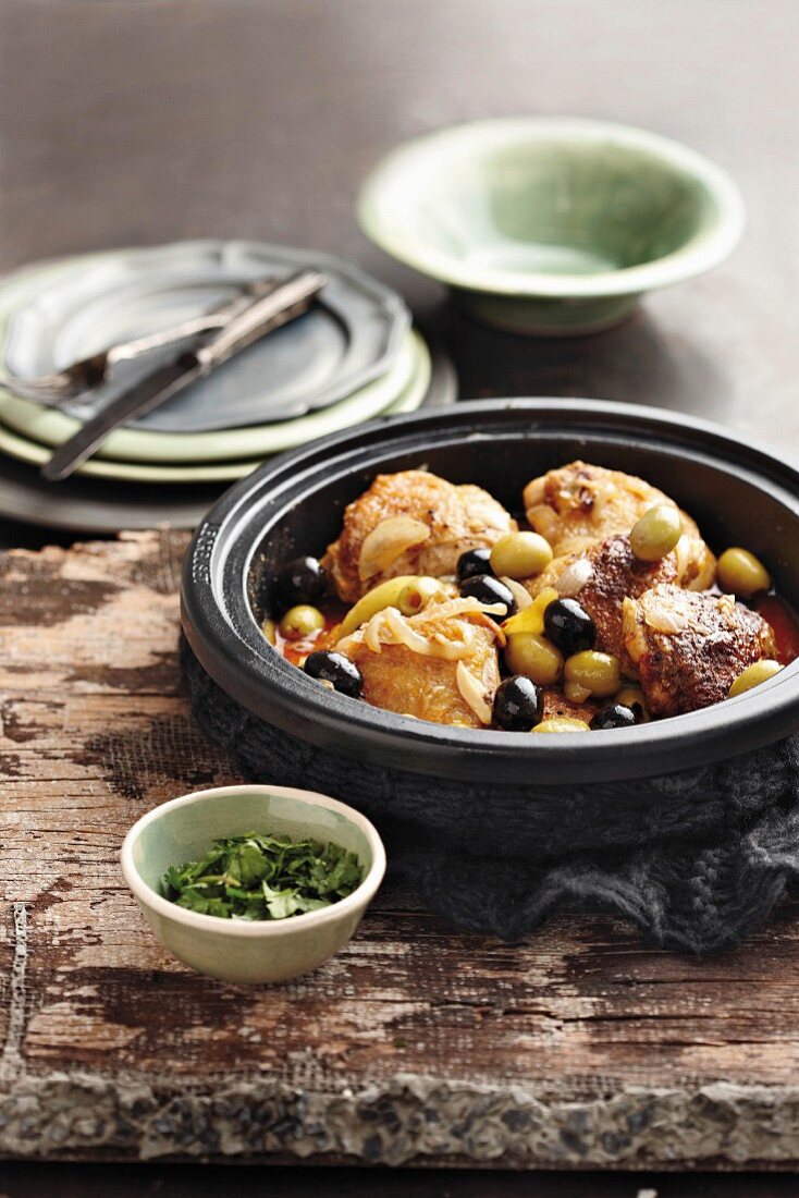 Chicken tagine with green and black olives