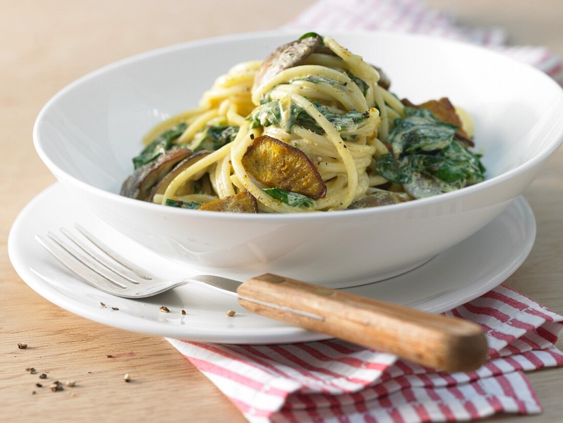 Mangold-Spaghetti mit Shiitakepilzen