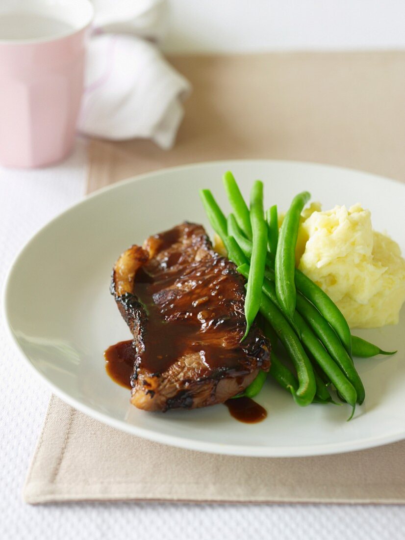 Classic Steak with Mash & Green Beans