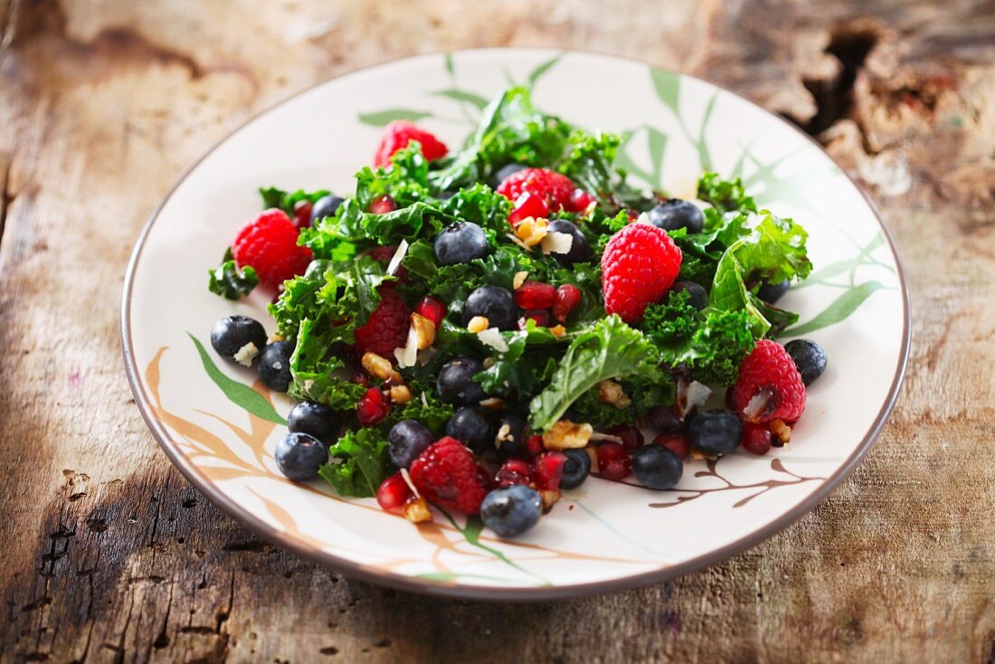 Beerensalat mit Grünkohl