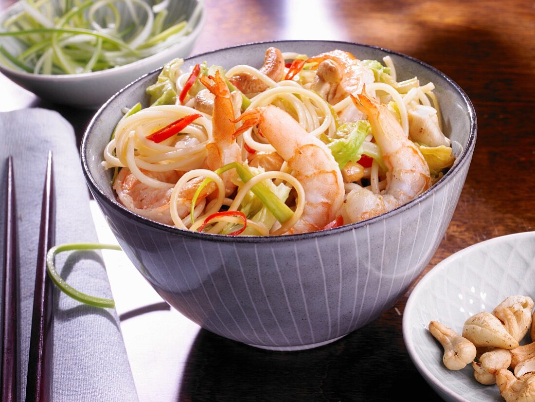 Noodles with prawns, spring onions and cashew nuts