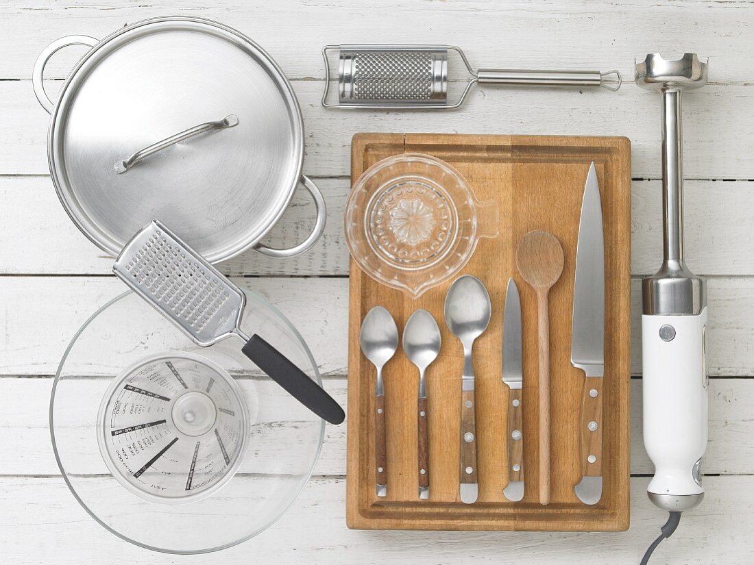 Kitchen utensils for making bean soup with quark dumplings