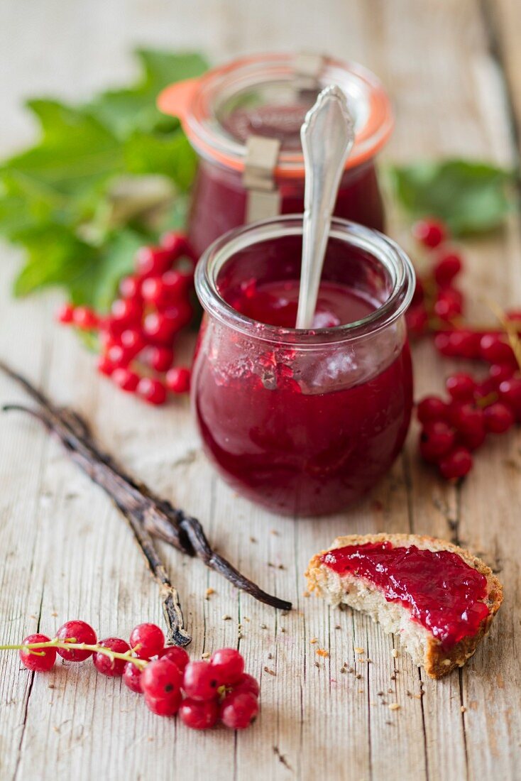 Rotes Johannisbeergelee mit Vanille