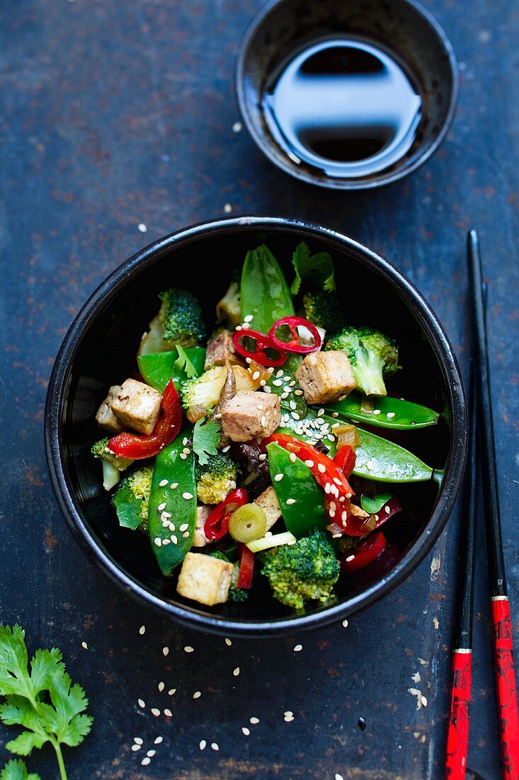 Oriental vegetables with tofu and sesame seeds