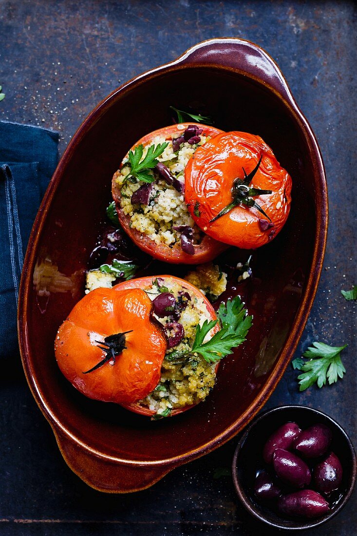 Stuffed tomatoes with millet and olives