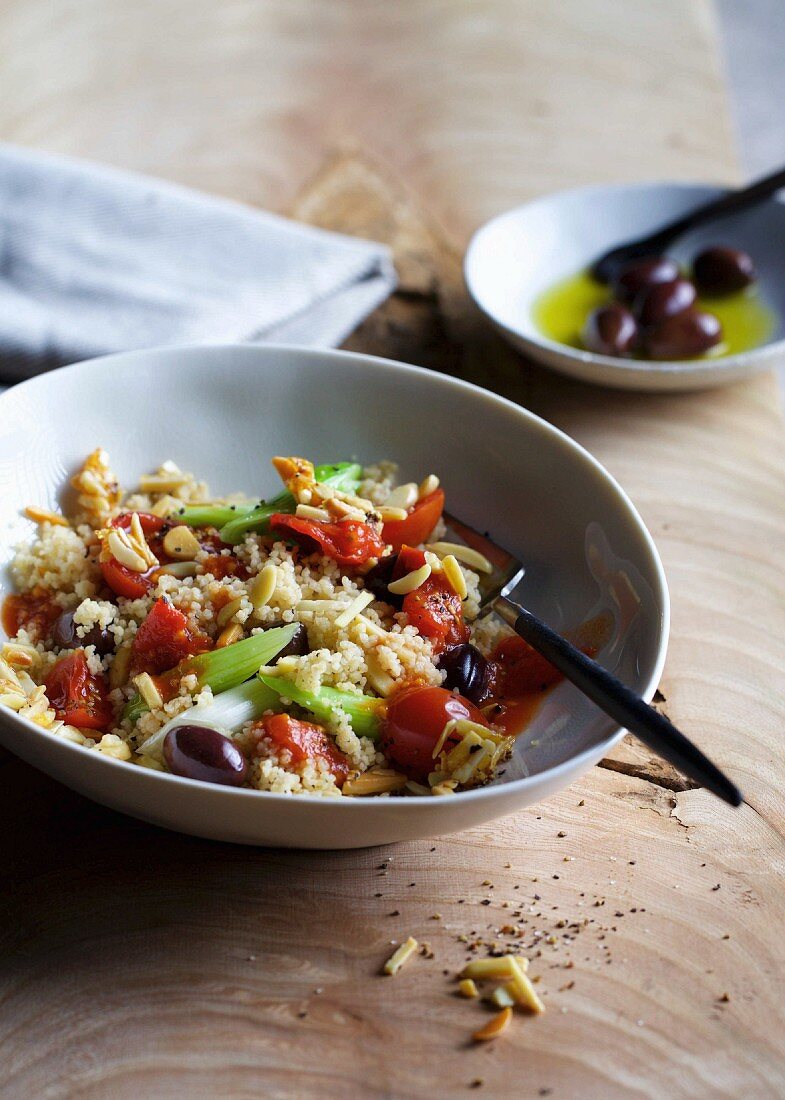 Couscous with tomatoes, olives and almonds