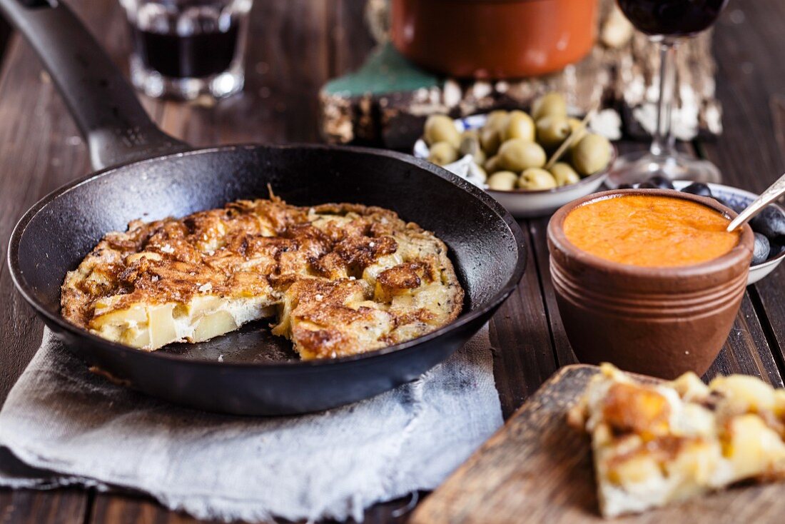 Tapas: tortilla de patata (Spanish potato omelette)