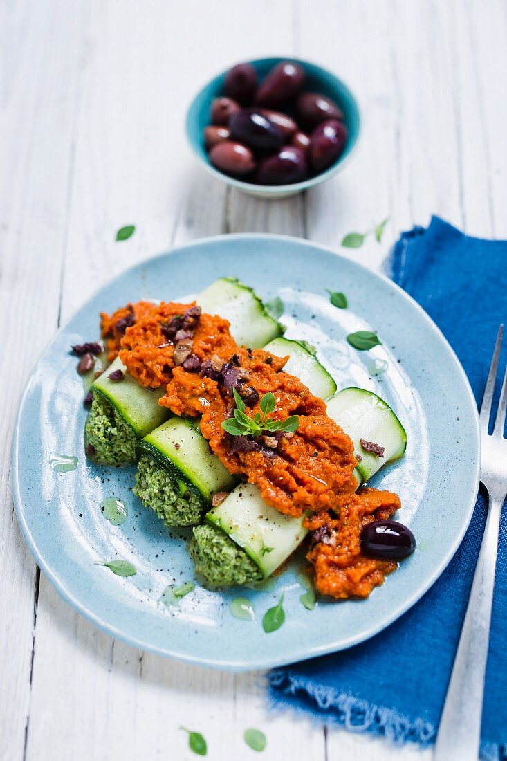 Raw courgette cannelloni with rocket pesto and tomato sauce