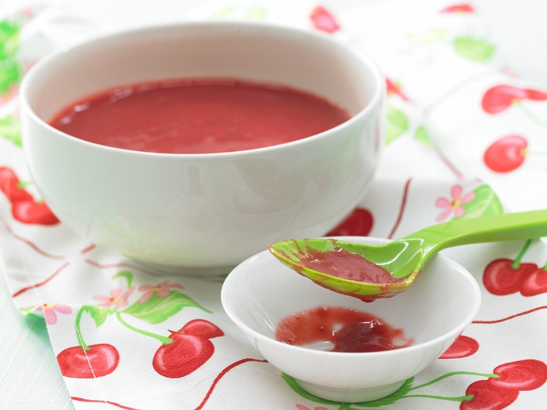 Cherry purée with cereal flakes