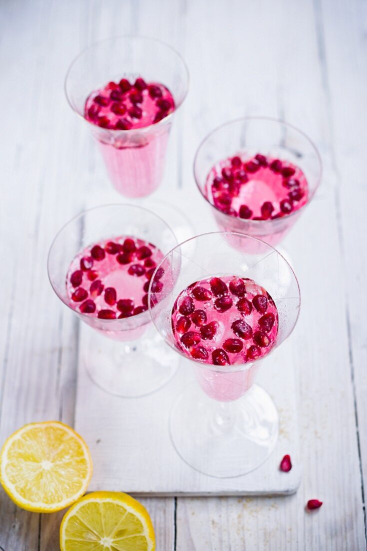 Pomegranate syrup with pomegranate seeds