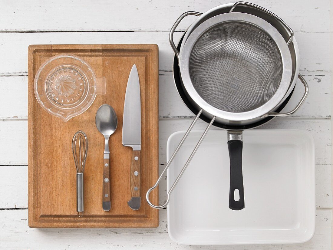 Kitchen utensils for making bakes