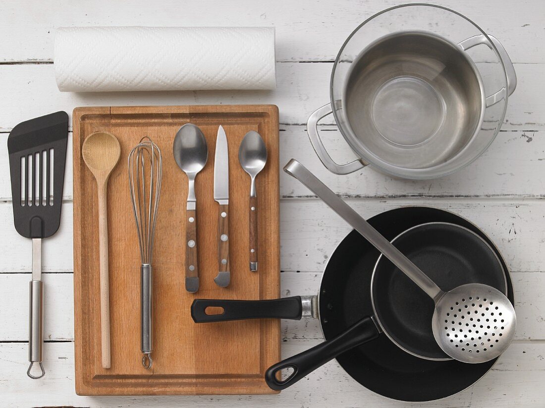Kitchen utensils for making scrambled eggs