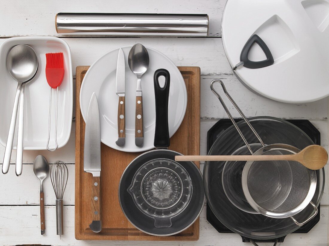 Kitchen utensils for making salad