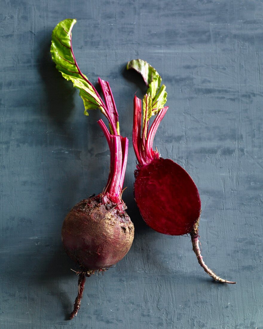 Beetroot, whole and halved