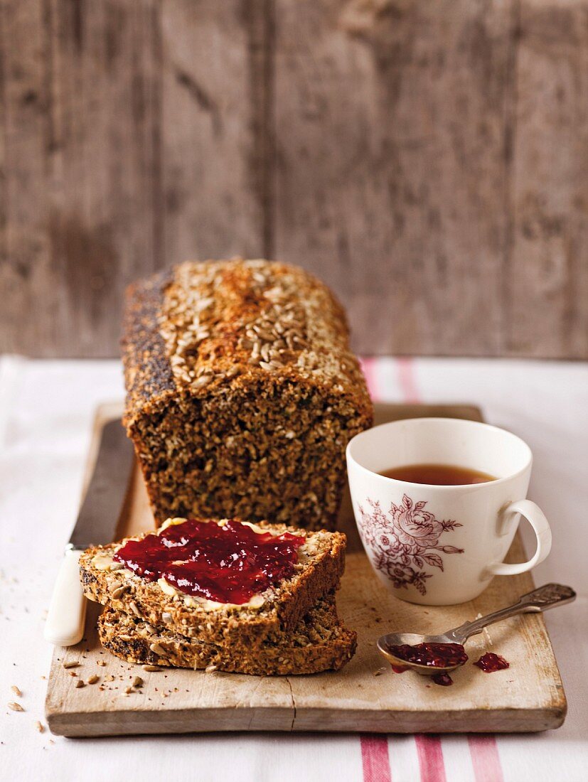 Corn-free bread (not kneaded) with jam and a cup of tea