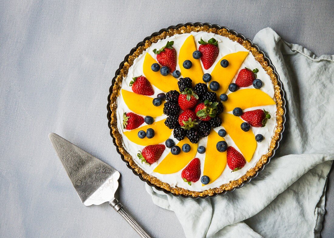 No-bake yoghurt tart with fresh berries and mango