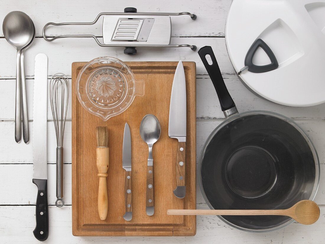 Kitchen utensils for making salad