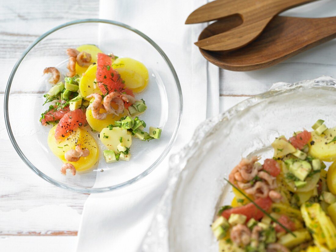 Kartoffel-Avocado-Salat mit Nordseekrabben