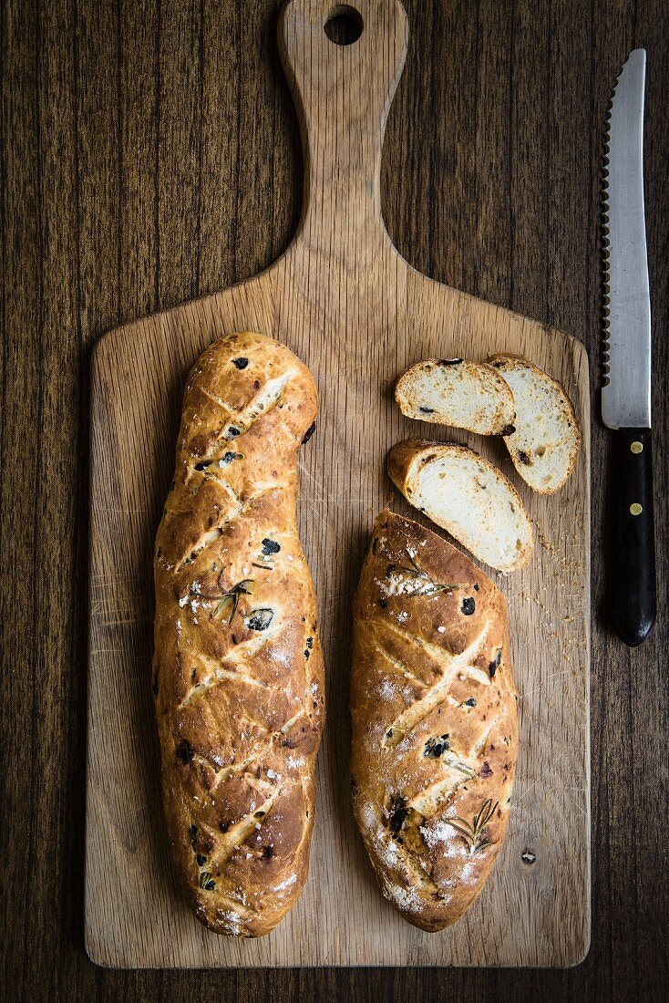 Kräuter-Oliven-Brot
