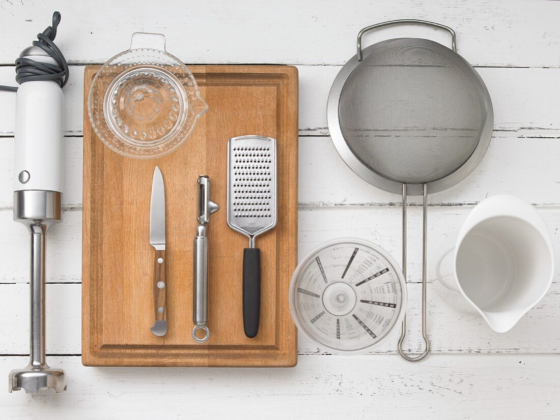 Kitchen utensils for making salad