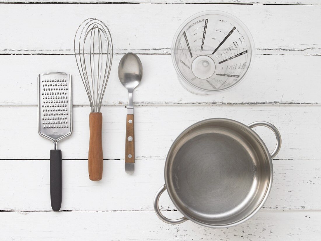 Kitchen utensils for preparing sauce