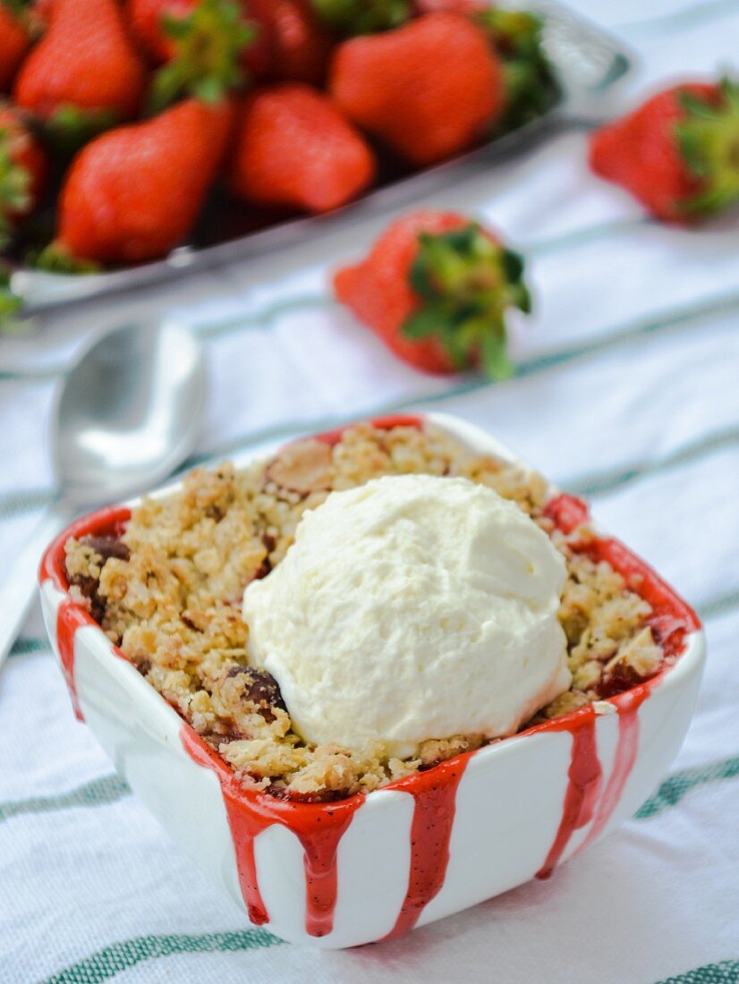 Strawberry & vanilla crumble with white chocolate mousse