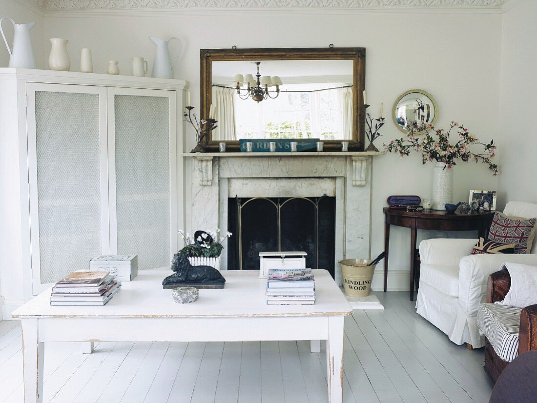 Living room with open fireplace and white corner cupboard