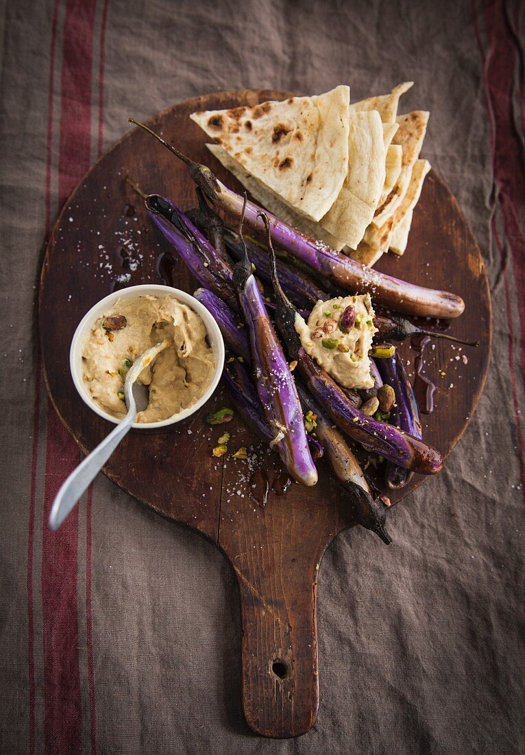 Grilled aubergines with houmous and flat bread