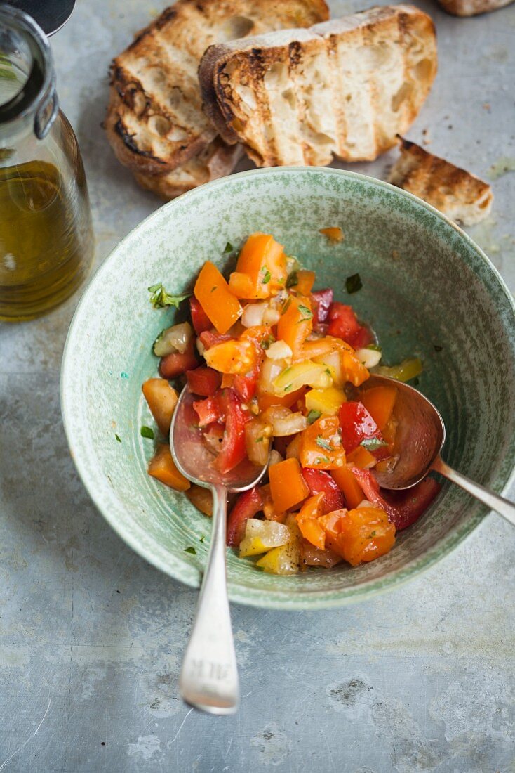 Colourful tomato salad with toasted bread