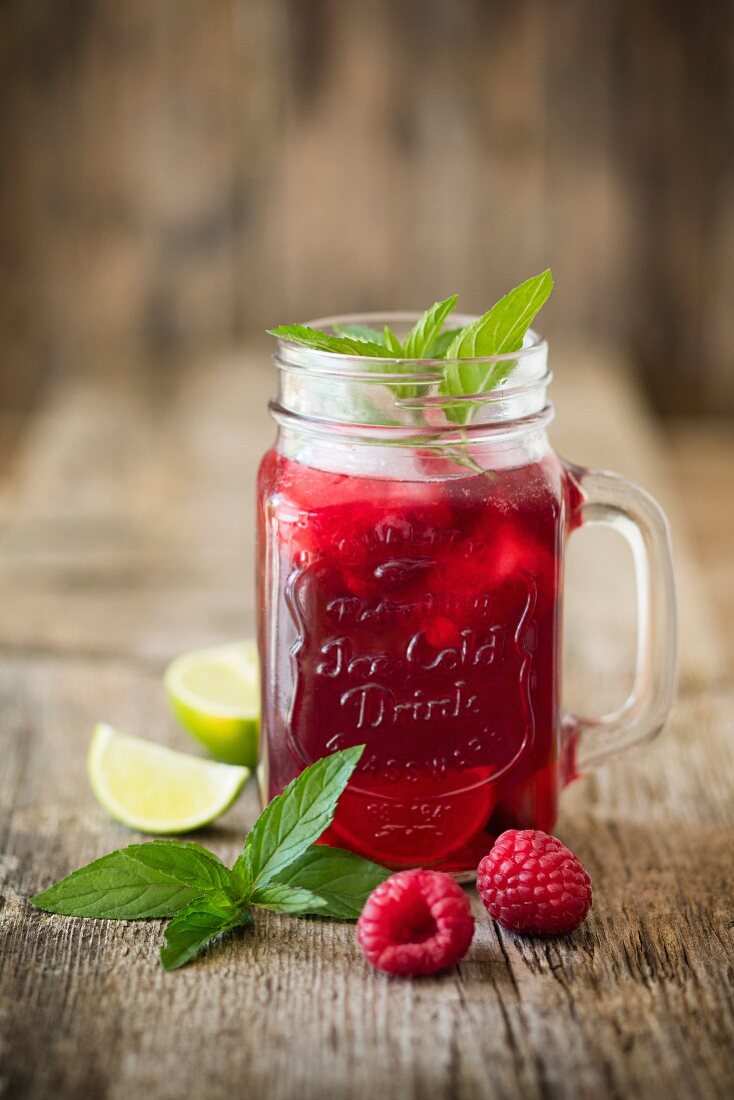 Hibiscus tea with raspberries