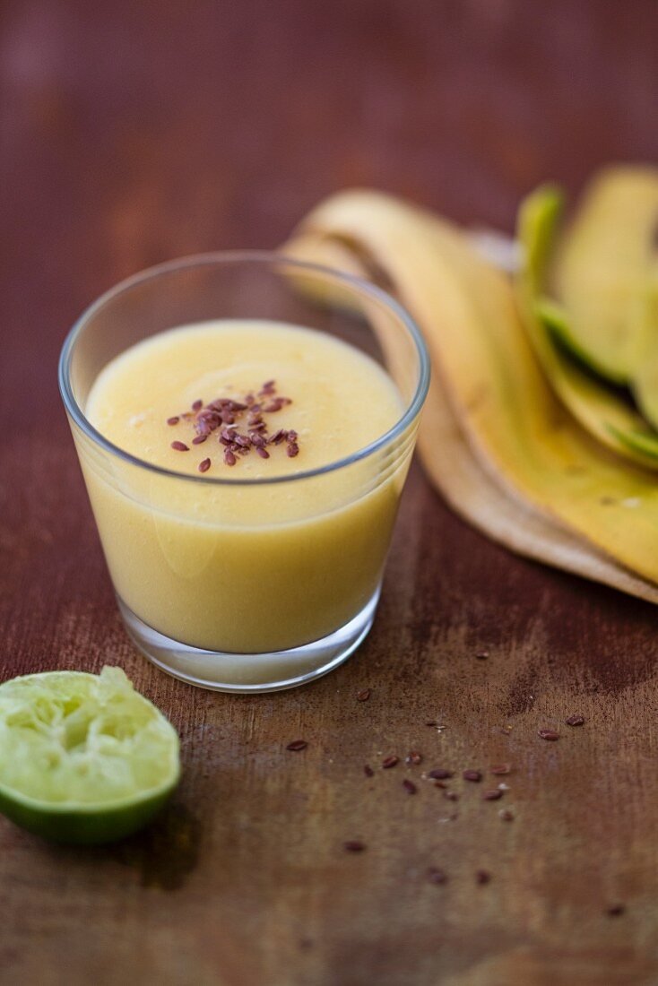 Banana smoothie with mango and linseeds