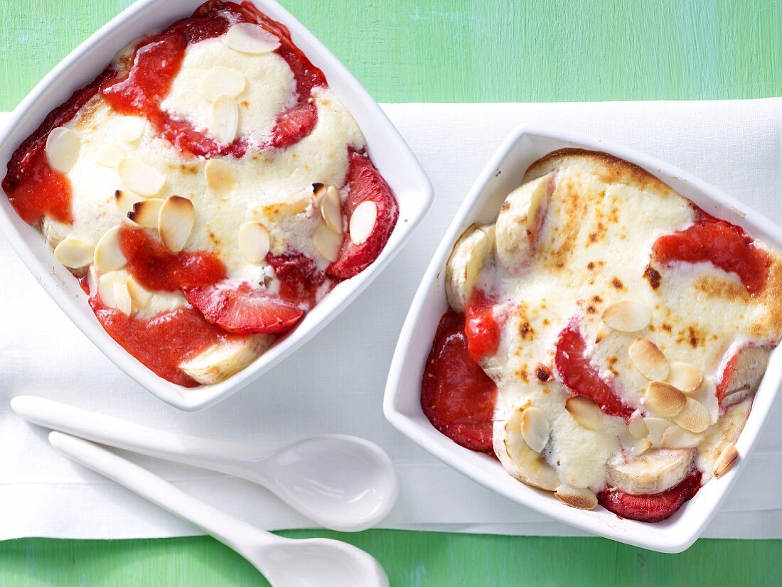 Gratinated strawberries with quark foam