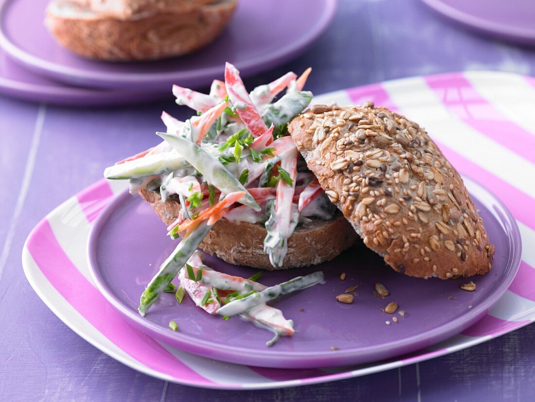 Gefülltes vegetarisches Brötchen