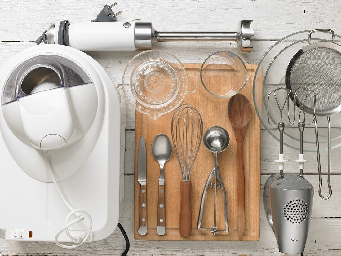 Utensils for preparing ice cream