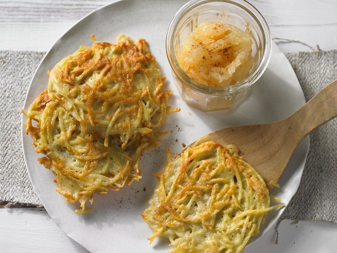 Kartoffelpuffer mit Apfelmus