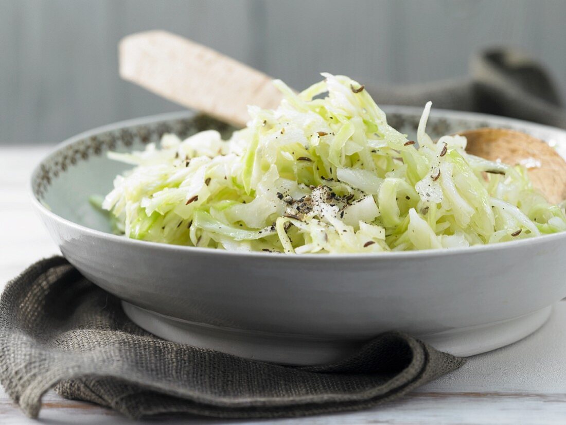 Weisskrautsalat mit Kümmel