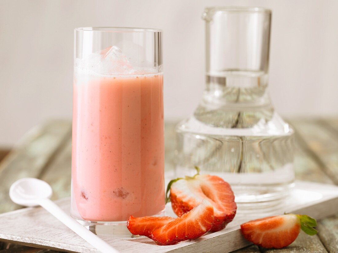 Strawberry smoothies with yoghurt