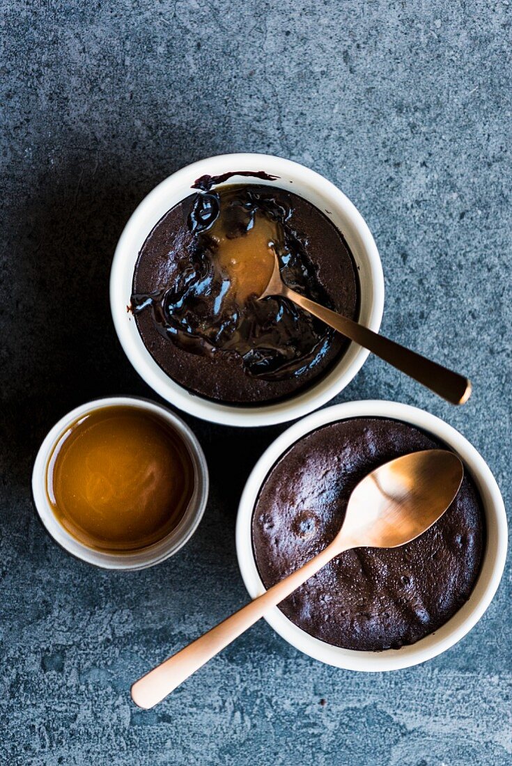 Molten chocolate pudding with caramel sauce (seen from above)