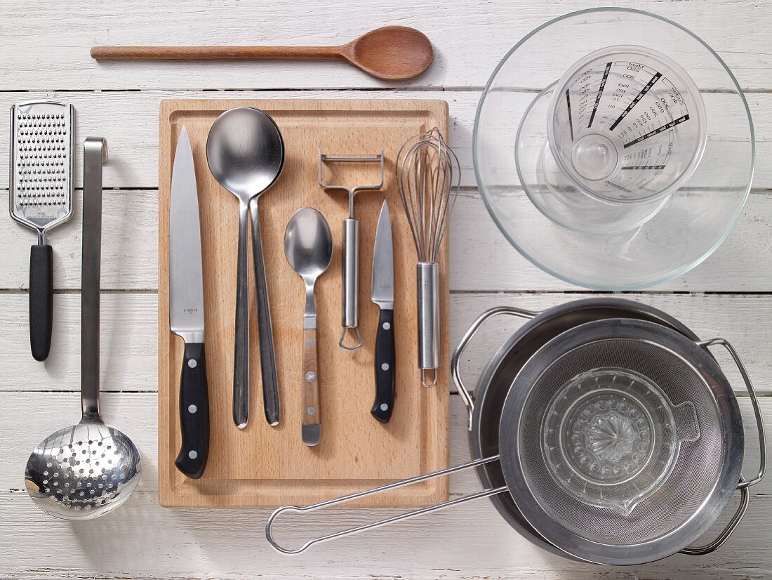 Kitchen utensils for making salad