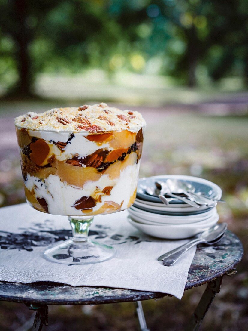 Quitten-Pecannuss-Trifle mit Crème Caramel und Honig