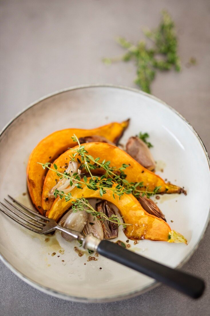 Pumpkin wedges with shallots and thyme (detox)