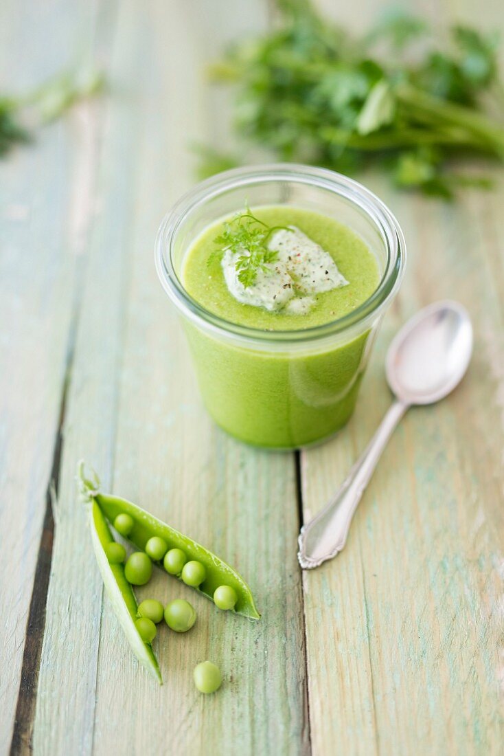 Detox creamy pea soup with herbs