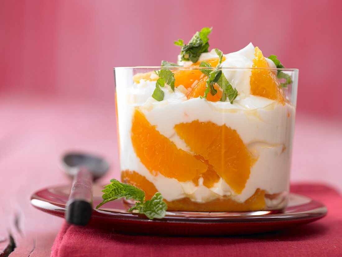 Clementine yoghurt with ginger and honey