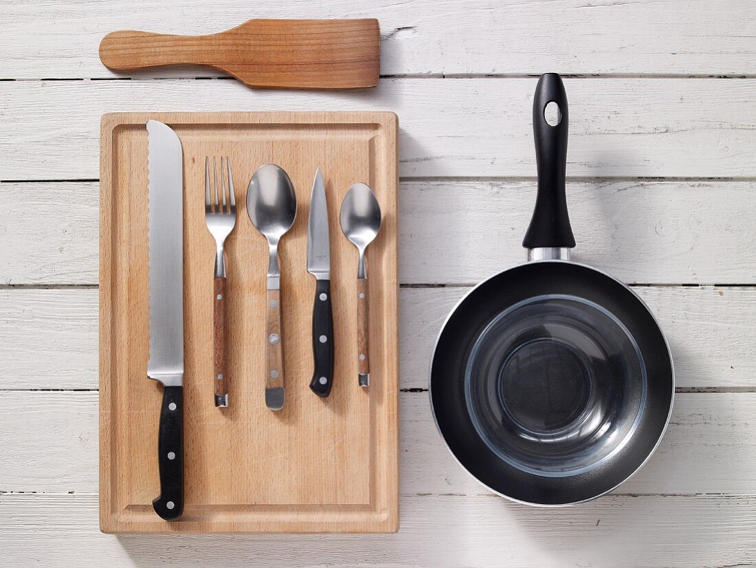 Kitchen utensils for preparing scrambled egg