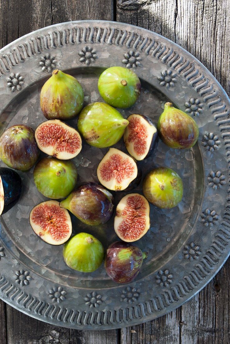 Fresh figs on a plate