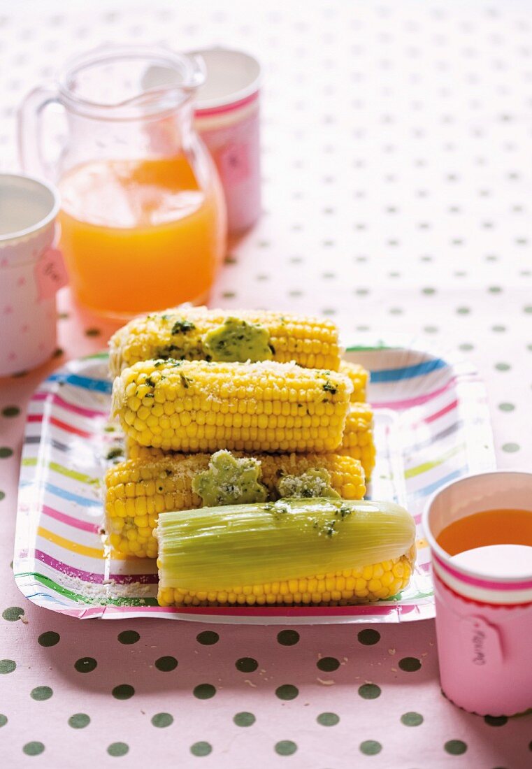 Corn on the cob with pesto & butter flowers