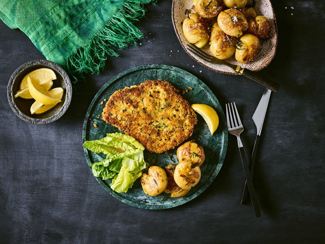 Chicken escalope im breadcrumbs with rosemary potatoes