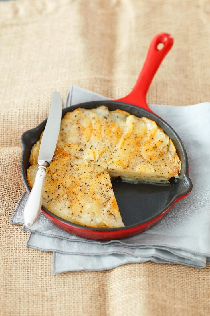 Potato tart in a frying pan
