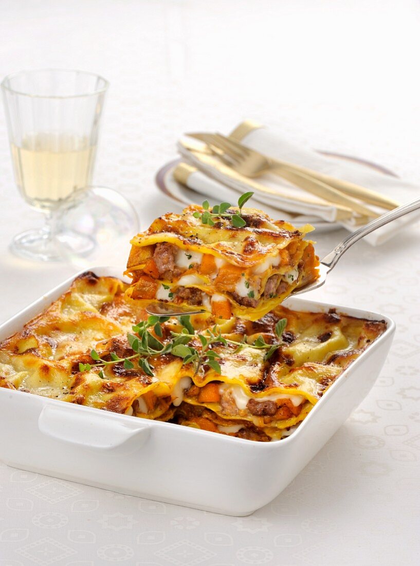 Lasagne con carne e zucca (Italian pasta bake with minced meat and pumpkin)