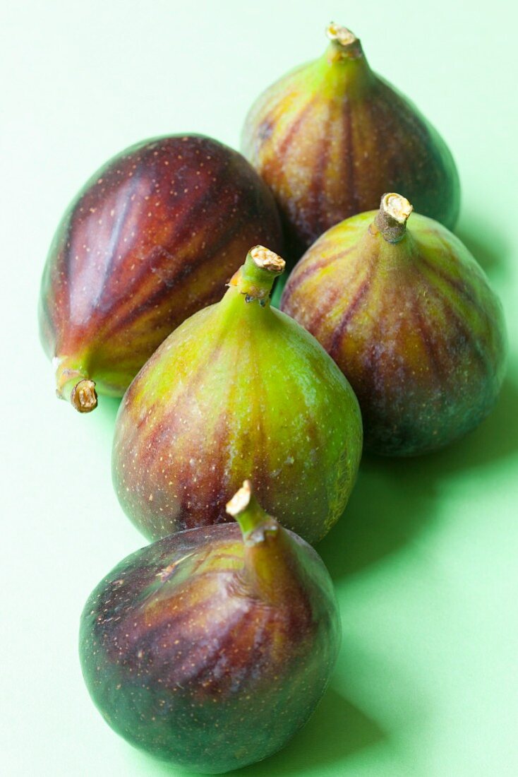 Five fresh organic figs